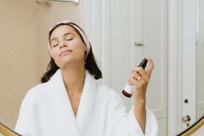 Dianggap Sama Dengan Retinol, Ini yang Harus Diketahui Tentang Bakuchiol