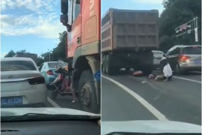 Selamat dari Maut, Detik-detik Motor Ditabrak Truk, Pengendara Tiarap di Kolong Truk
