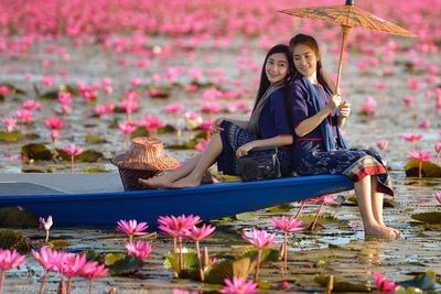 Pesona Danau Pink Water Lilies di Thailand, Menakjubkan!
