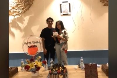 Viral Cewek Rayakan Ulang Tahun Bareng Kekasih dan Teman, Reaksi Cowoknya Bikin Emosi