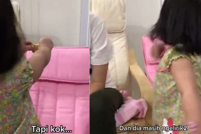 Merinding! Bocah Ini Tawarkan Biskuit ke Kursi Kosong Sambil Senyum, Ini Kata Anak Indigo