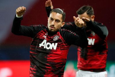 Bek Man United, Alex Telles Positif Terinfeksi Covid-19