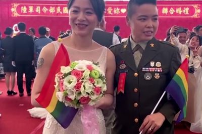 Untuk Pertama Kalinya, Pasangan Sesama Jenis di Taiwan Gabung di Pernikahan Militer Massal