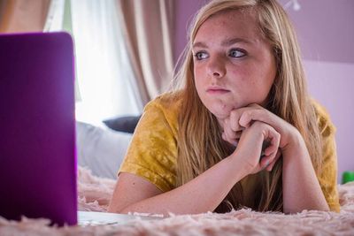 Sinopsis Eighth Grade (2018) - Hari-hari Terakhir Gadis Introvert di Kelas Delapan