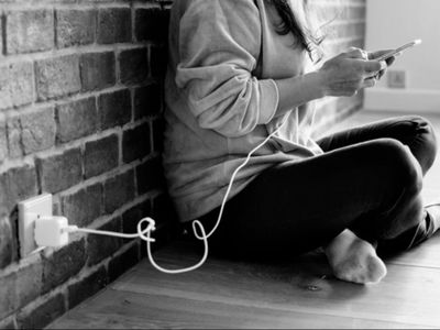 5 Kesalahan saat Charge Smartphone yang Sering Terjadi