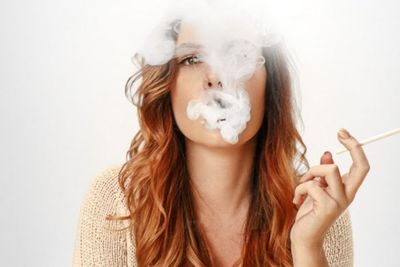 Dear Perokok, Ini yang Perlu Dihindari Agar Bibir Tak Berubah Jadi Gelap