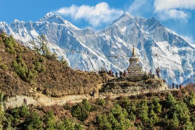 Nepal Kembali Buka Jalur Pendakian ke Himalaya, Ini Syaratnya
