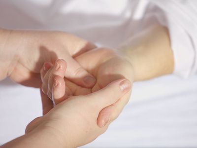 Mati Rasa Pada Jari-jari Bisa Jadi Tanda Penyakit Rheumatoid Arthritis