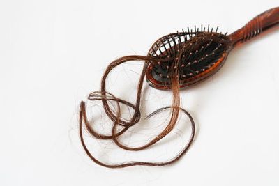Rambut Rontok Salah Satu Tanda Kalau Tubuh Kekurangan Vitamin D