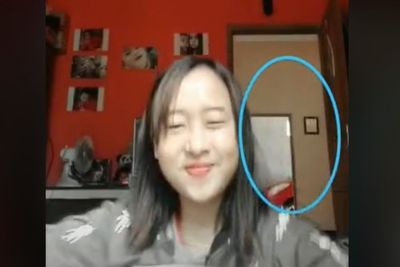 Cewek Bikin Video Tiktok, Netizen Salfok Sosok di Belakangnya, Merinding