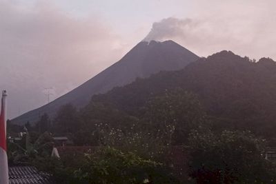 Status Gunung Merapi Naik Jadi Siaga, Pelaku Wisata Jangan Nekat