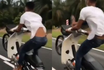 Pria Bermasker Wheelie di Jalan Raya, Endingnya Malah Bikin Netizen Penasaran