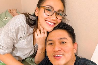 Hubungan Asmara Diisukan Putus, Ayu Ting Ting Langsung Unggah Foto Mesra Bareng Pacar