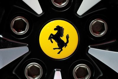 CEO Ferrari Tak Berencana Buat Seluruh Mobilnya Menjadi Elektrik!