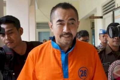 Jenazah Gatot Brajamusti Dibawa ke Sukabumi