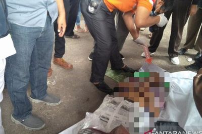 Pria Meninggal di Tengah Kerumunan Massa Habib Rizieq, Jenazah Didorong Pakai Gerobak
