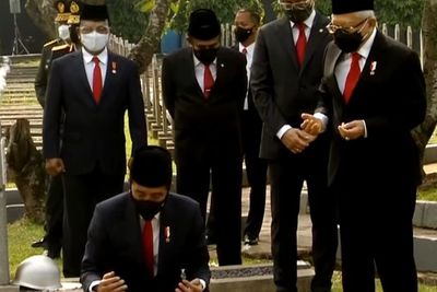 Hari Pahlawan, Jokowi Pimpin Upacara Ziarah Nasional di TMP Kalibata