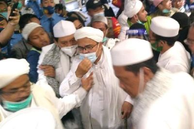 Habib Rizieq Tiba di Indonesia, Simpatisan Padati Kawasan Petamburan