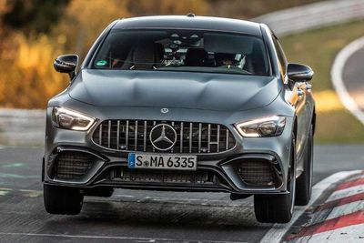 Melihat Mobil Mercedes-AMG GT 63 S Saat Mencetak Rekor Baru di Nurburgring!