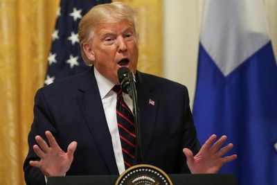 Pecat Bos Pentagon, Donald Trump Pasang Orang Kepercayaannya