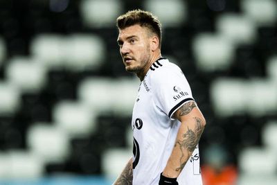 Eks Striker Arsenal, Nicklas Bendtner Blak-Blakan Akui Sempat Kecanduan Judi