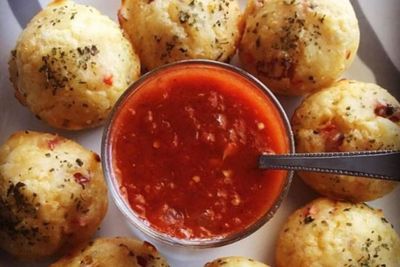 Pizza Bom Keju, Cara Baru Nikmati Hidanganmu