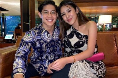 Teuku Rassya Unggah Foto Bareng Cewek Pakai Emoji Hati, Netizen: Nyesek Ya Lihatnya
