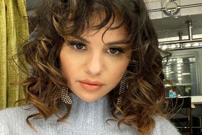 Selena Gomez Kesal Cerita Kesehatan Mentalnya Dipelintir