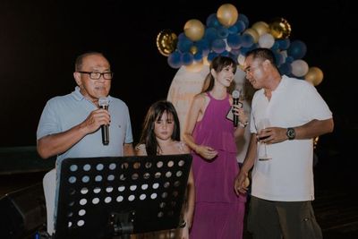 Ucapan Manis Nia Ramadhani ke Aburizal Bakrie yang Ulang Tahun: Aku Akan Merawat Papa