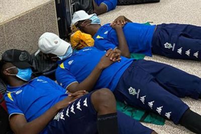 Punya Gaji Miliaran, Striker Arsenal Ini Malah Diperlakukan seperti Gembel di Bandara