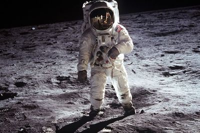 Astronot Hampir Tenggelam di Luar Angkasa, Bukan di Laut