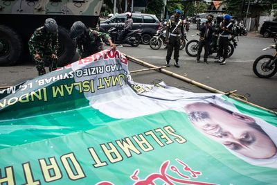 TNI Cabut Baliho HRS, Pengamat: Bukti Nyata Negara Lindungi Masyarakat