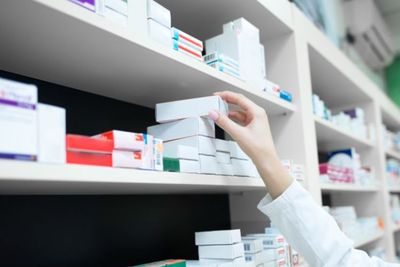 Jangan Keliru! Kenali 7 Simbol pada Kemasan Obat sebelum Membeli