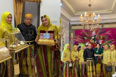 Sosialita Cantik Sulsel Ini Dilamar dengan Uang Panai 300 Juta, Rumah 3 Miliar dan Berlian