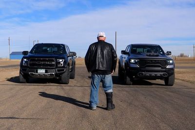Melihat Drag Race Ram TRX dengan Ford F-150 Raptor untuk Pertama Kalinya!