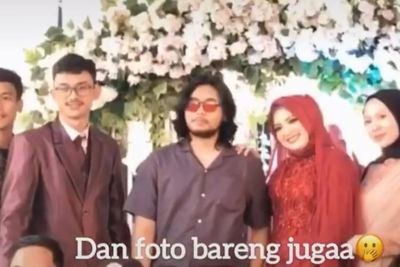 Pria Hadir di Pernikahan Mantan, Reaksi Pengantin Wanita Bikin Netizen Nyesek