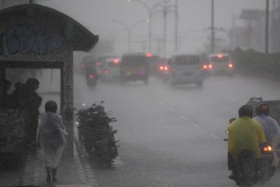 Hati-hati! Hujan Sedang hingga Lebat Berpotensi Terjadi di Sejumlah Daerah Indonesia