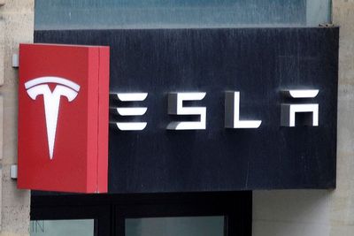 Tesla Tarik 9.500 Unit Model X dan Y Karena Ada Masalah Saat Perakitan