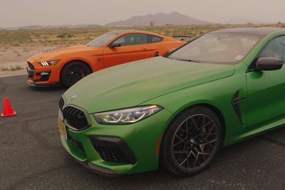 Melihat Drag Race Antara Mobil Shelby GT500 dengan BMW M8 Competition!