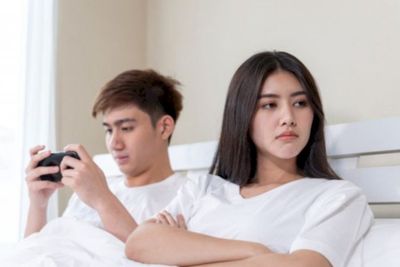 Walaupun Jarang Ungkapkan Perasaan, Ini Tanda Pria yang Masih Mencintamu