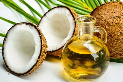 6 Langkah Mudah Membuat Minyak Kelapa Sendiri