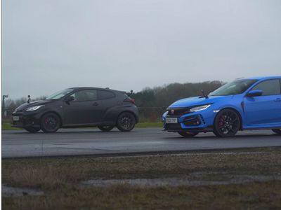 Melihat Drag Race Mobil Toyota GR Yaris dan Honda Civic Type R di Jalanan Basah!