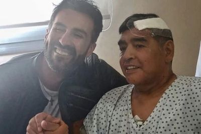 Diperiksa Polisi, Dokter Pribadi Maradona Meradang: Aku Menyayanginya dan Anggap Dia Ayah!