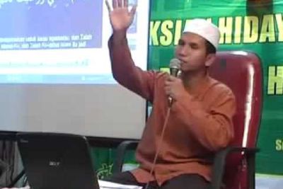 Sosok Ustad Abdul Aziz, Mantan Pendeta Hindu Haramkan Tumpeng, Pernah Ditangkap Polisi