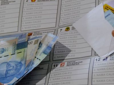 Mengamini dengan Serius Politik Uang: Masyarakat Lebih Senang Diajak Makan Ketimbang Diajak Berpikir