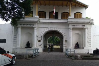 Niat Liburan Akhir Tahun ke Solo, Siap-Siap Dikarantina di Benteng Vastenburg