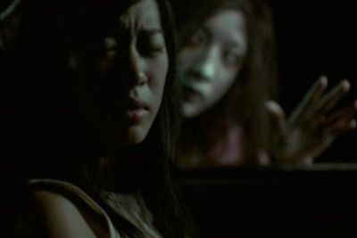Sinopsis Shutter (2004) - Misteri Bayangan Foto Misterius Setelah Kecelakaan Tragis