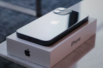 Brasil Paksa Apple untuk Hadirkan Adapter Charger di Penjualan iPhone 12