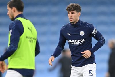 Guardiola Tuntut Konsistensi John Stones di Lini Pertahanan City: Ini Bukan Soal Kualitas