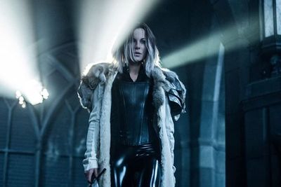 Sinopsis Underworld: Blood Wars (2016) - Mengakhiri Perang Abadi Lycan dan Vampir